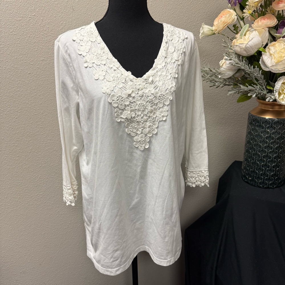 krazy kat White Floral Appliqué V-Neck Blouse